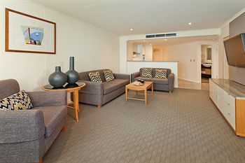 Radisson Hotel & Suites Sydney - Hervey Bay Accommodation 8