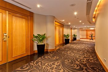Radisson Hotel & Suites Sydney - Hervey Bay Accommodation 10