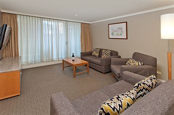 Radisson Hotel & Suites Sydney - Hervey Bay Accommodation 12
