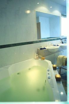 Best Western Plus The Tudor-Box Hill - Hervey Bay Accommodation 9