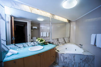 Pullman Quay Grand Sydney Harbour - Hervey Bay Accommodation 4