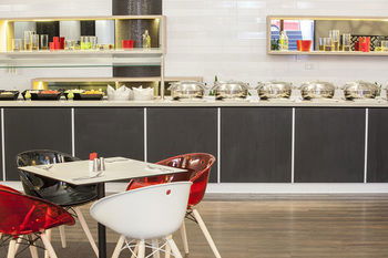Ibis Melbourne Hotel And Apartments - Tourism Hervey Bay 0