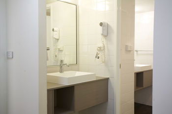 Ibis Melbourne Hotel And Apartments - Tourism Hervey Bay 13