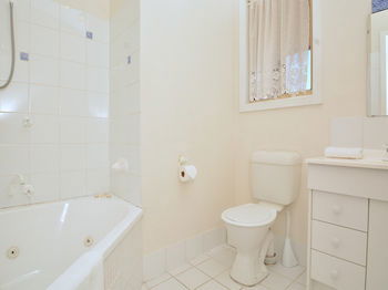 Madigan Wine Country Cottages - Tourism Hervey Bay 23