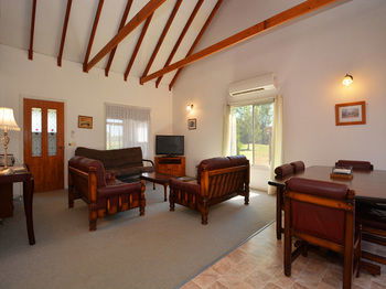 Madigan Wine Country Cottages - Tourism Hervey Bay 44