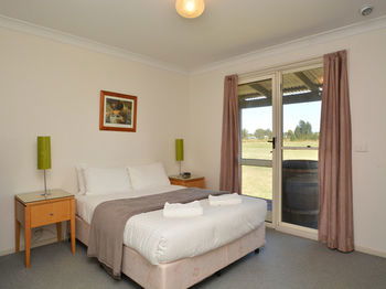 Madigan Wine Country Cottages - Tourism Hervey Bay 52