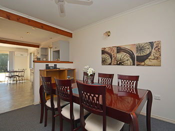 Madigan Wine Country Cottages - Tourism Hervey Bay 65