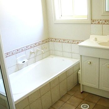 Madigan Wine Country Cottages - Tourism Hervey Bay 0