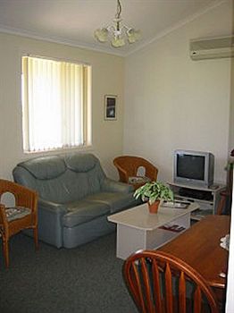 Madigan Wine Country Cottages - Tourism Hervey Bay 13