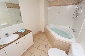 San Marino By The Sea Apartments - Hervey Bay Accommodation 16