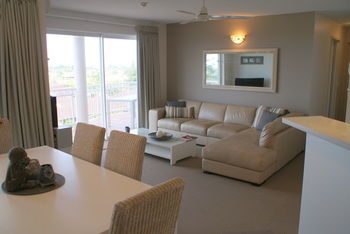 Beachside Resort - Kawana Waters - Hervey Bay Accommodation 8