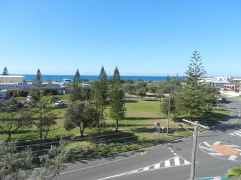 Beachside Resort - Kawana Waters - Hervey Bay Accommodation 40