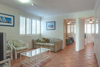 Osprey Apartments - Hervey Bay Accommodation 7