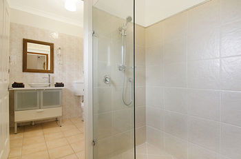 Artisan Spa Views - Tourism Hervey Bay 7