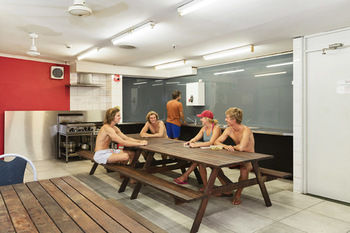 Manly Backpackers - Hostel - Tourism Hervey Bay 1