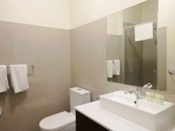 Naughtons Parkville Hotel - Hervey Bay Accommodation 7