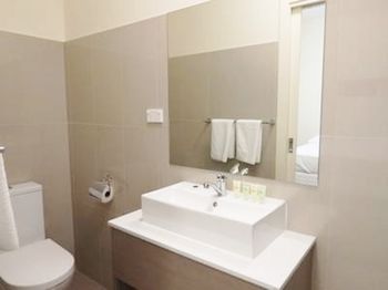 Naughtons Parkville Hotel - Hervey Bay Accommodation 10
