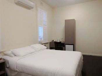 Naughtons Parkville Hotel - Hervey Bay Accommodation 23