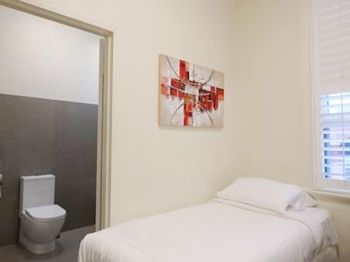Naughtons Parkville Hotel - Hervey Bay Accommodation 36