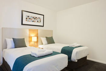 Melbourne Short Stay Apartments MP Deluxe - Tourism Hervey Bay 3