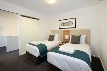 Melbourne Short Stay Apartments MP Deluxe - Tourism Hervey Bay 5