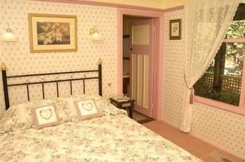 Chalet Blue Mountains - Hervey Bay Accommodation 6