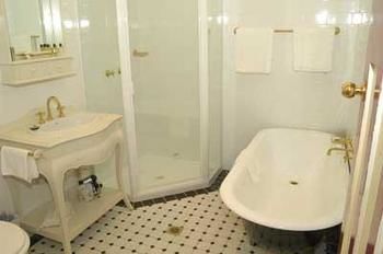 Chalet Blue Mountains - Hervey Bay Accommodation 7