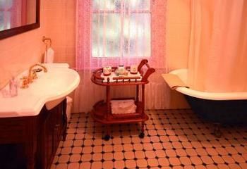 Chalet Blue Mountains - Hervey Bay Accommodation 8