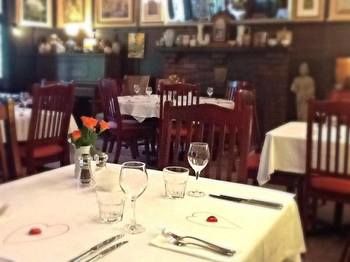 Chalet Blue Mountains - Hervey Bay Accommodation 9