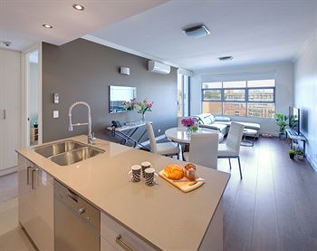 Zara Tower - Luxury Suites And Apartments - Hervey Bay Accommodation 2