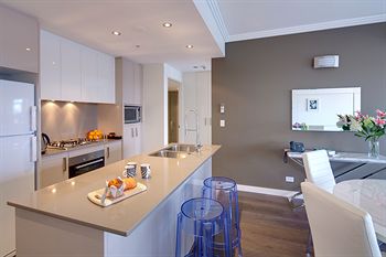 Zara Tower - Luxury Suites And Apartments - Hervey Bay Accommodation 24