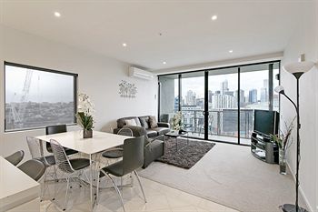 Docklands Private Collection Of Apartments - NewQuay - Hervey Bay Accommodation 3