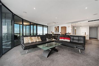 Docklands Private Collection Of Apartments - NewQuay - Hervey Bay Accommodation 4