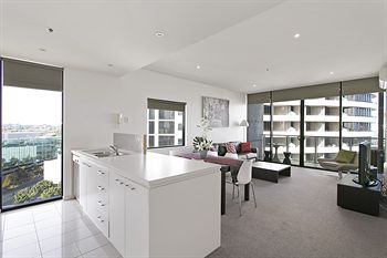Docklands Private Collection Of Apartments - NewQuay - Hervey Bay Accommodation 5
