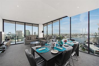 Docklands Private Collection Of Apartments - NewQuay - Hervey Bay Accommodation 7