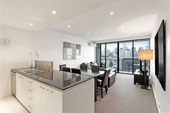 Docklands Private Collection Of Apartments - NewQuay - Hervey Bay Accommodation 8