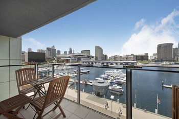 Docklands Private Collection Of Apartments - NewQuay - Hervey Bay Accommodation 9
