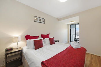 Docklands Private Collection Of Apartments - NewQuay - Hervey Bay Accommodation 10
