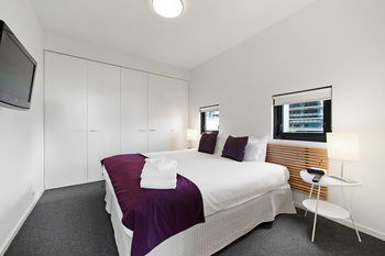 Docklands Private Collection Of Apartments - NewQuay - Hervey Bay Accommodation 11