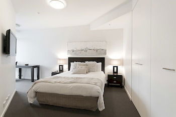 Docklands Private Collection Of Apartments - NewQuay - Hervey Bay Accommodation 24