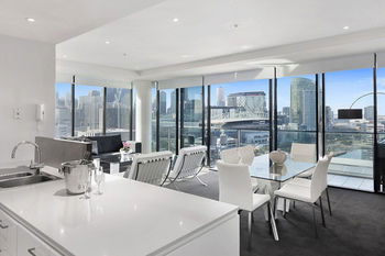 Docklands Private Collection Of Apartments - NewQuay - Hervey Bay Accommodation 33
