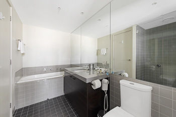 Docklands Private Collection Of Apartments - NewQuay - Hervey Bay Accommodation 38