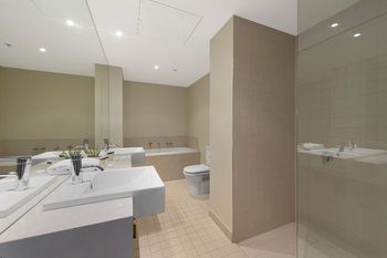 Docklands Private Collection Of Apartments - NewQuay - Hervey Bay Accommodation 45