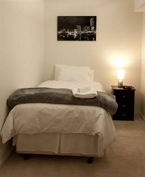 Melbourne Holiday Apartments At McCrae Docklands - Hervey Bay Accommodation 4