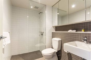Melbourne Holiday Apartments At McCrae Docklands - Hervey Bay Accommodation 5
