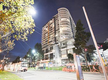 Melbourne Holiday Apartments At McCrae Docklands - Hervey Bay Accommodation 12