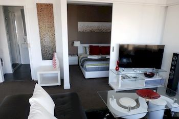 Aura On Flinders Serviced Apartments - Tourism Hervey Bay 3