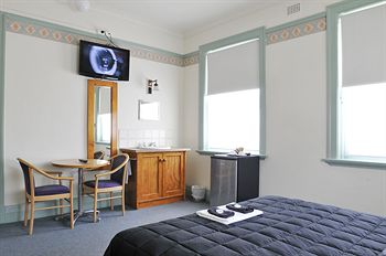 Hotel Gosford - Hervey Bay Accommodation 1