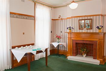 Hotel Gosford - Hervey Bay Accommodation 3
