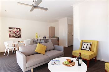 H Boutique Hotel - Tourism Hervey Bay 3